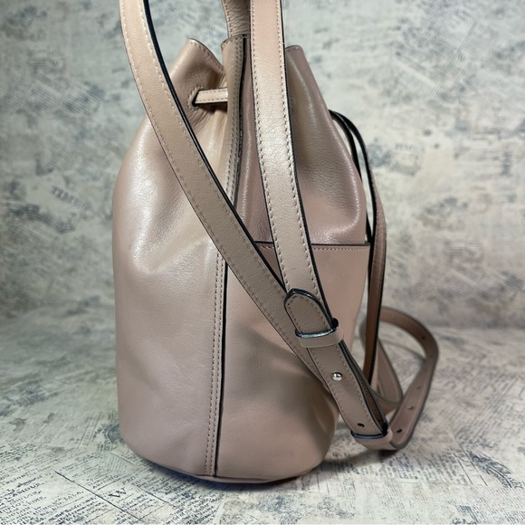 Cuyana Mini Bucket Bag Drawstring Leather Purse in Nude color soft Leather - Picture 2 of 12